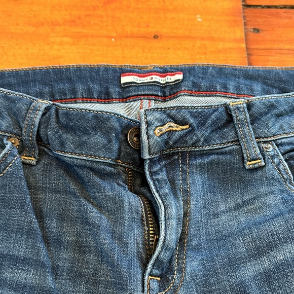 Tommy Hilfiger size 4 Boyfriend style jeans. Denim, Y2K, classic, relaxe… - Picture 2 of 6